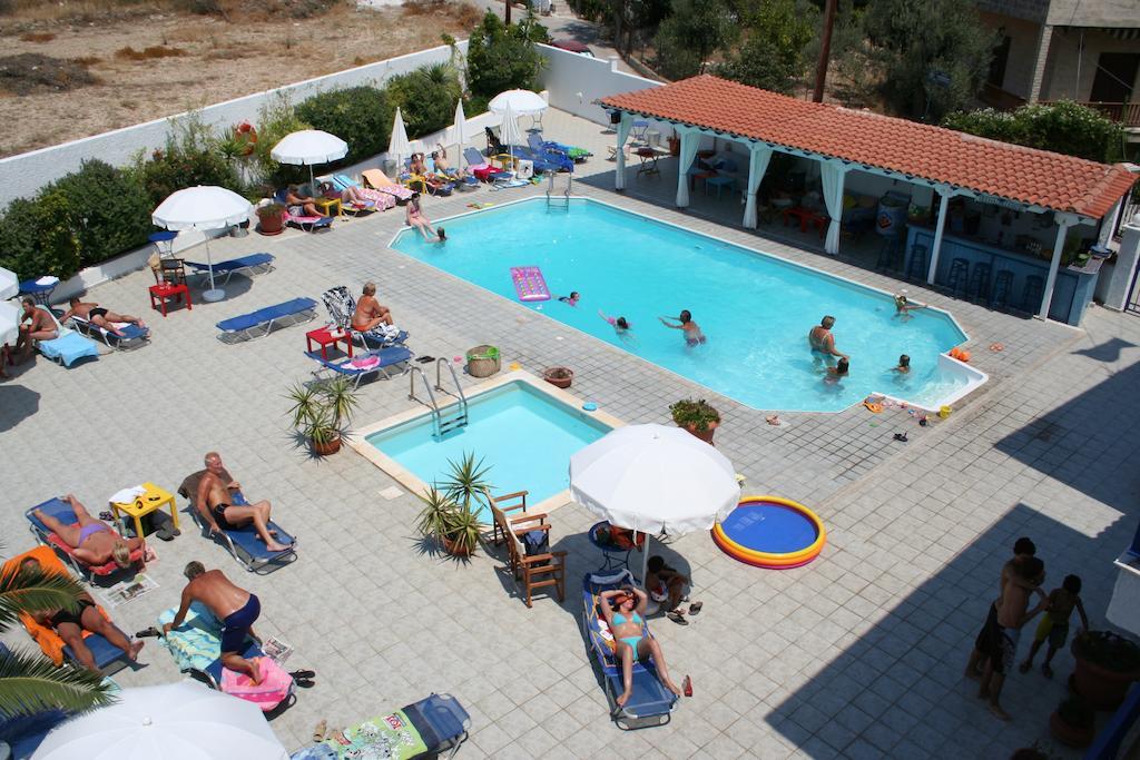 Helios Hotel Agia Marina  Eksteriør billede